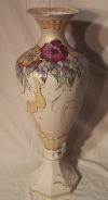 На юбилей женщине коллеге предлагаем красивую вазу