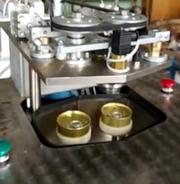 Вакуумная Закаточная машина для икры,  консервов,  пресервов от производ